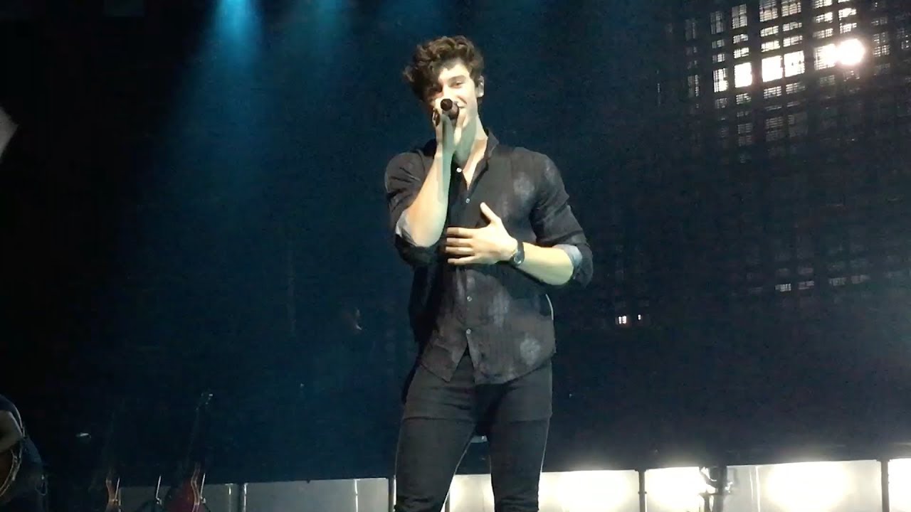 Shawn Mendes - There's nothing holding me back (live in Hong Kong)