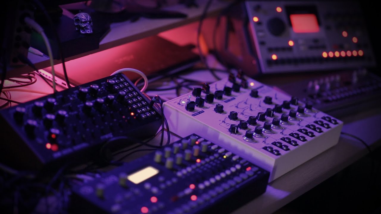 PROGRESSIVE TECHNO / Moog DFAM / Elektron MACHINEDRUM / SOMA LYRA-8 / Elektron Analog Four