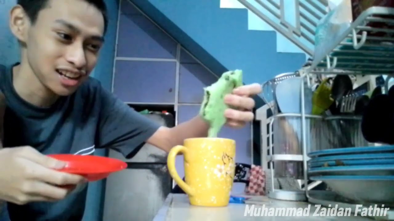 Aktivitas sebelum roti hijau, enak dan manis. Sore ini saya juga membuat teh hangat nambah favoritku