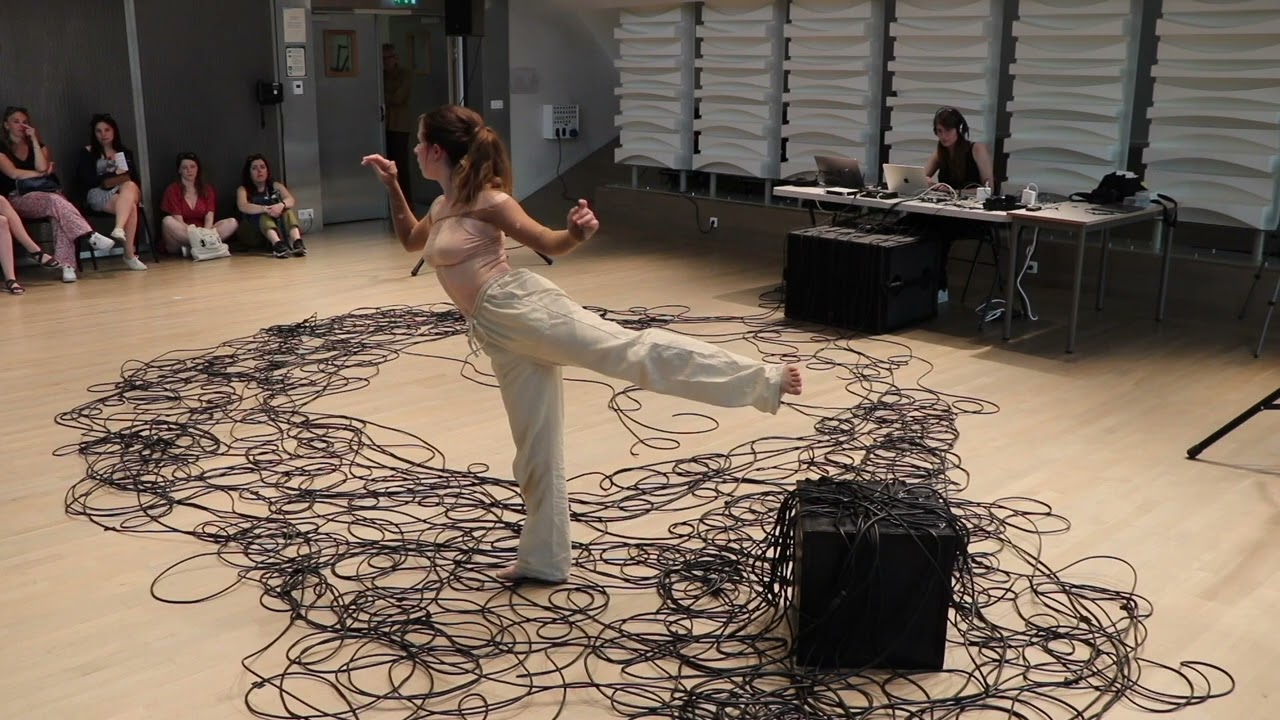 Performance Prelude Nuit Blanche Paris 2023 par Marie Bruand et Sarah Nabi