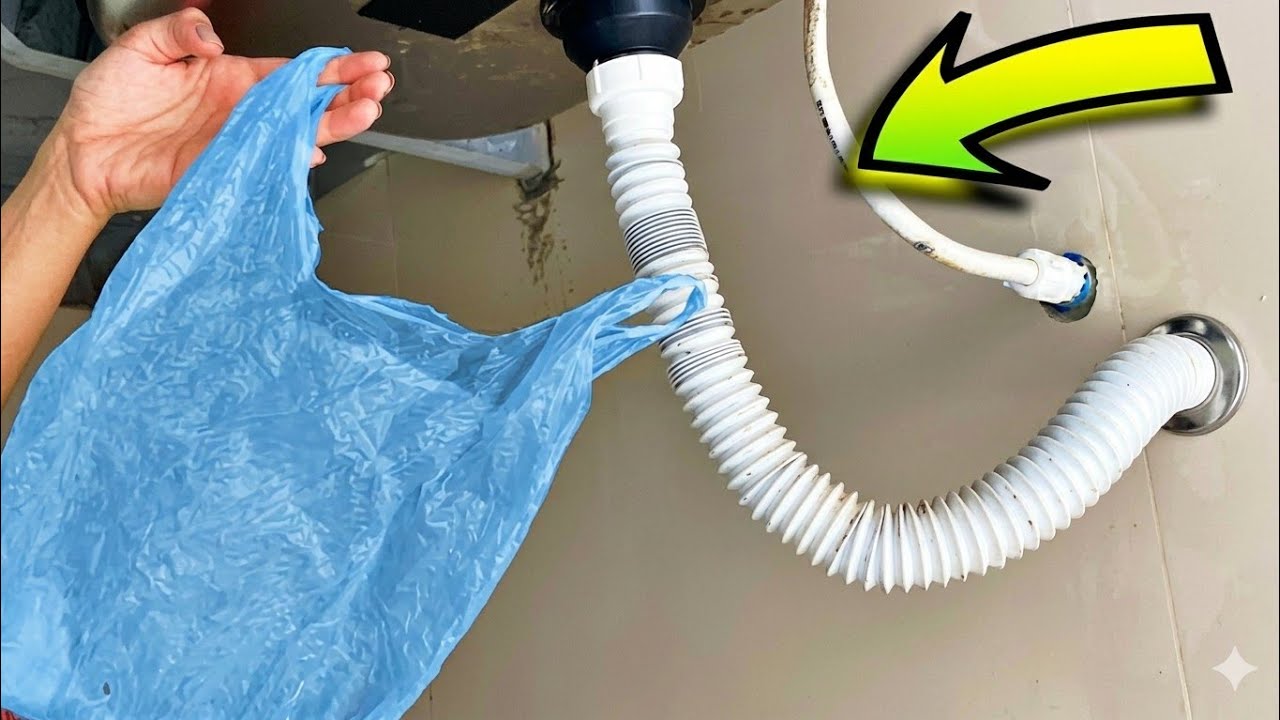 FAÇA ISSO EMBAIXO DA PIA E ME AGRADEÇA/ É isso que a empregada fazem no banheiro do shopping.