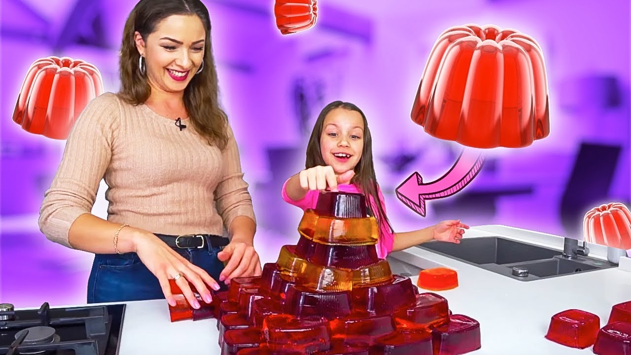 МЕГА ЖЕЛЕЙНЫЙ ЧЕЛЛЕНДЖ Gummy Challenge Строим Огромную Желемиду /// Вики Шоу