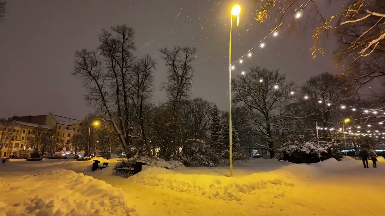 4K WALKING IN RIGA OLD TOWN | CHRISTMAS BAZAAR | RIGA, LATVIA #walking #snow #christmas