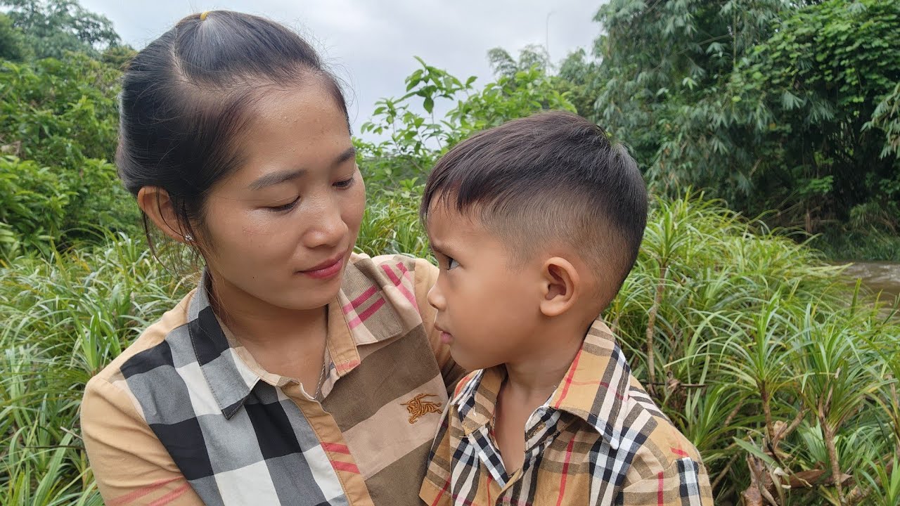 Hoa Ca sent to Khoa and Going into the deep forest to find fruit to go to the market
