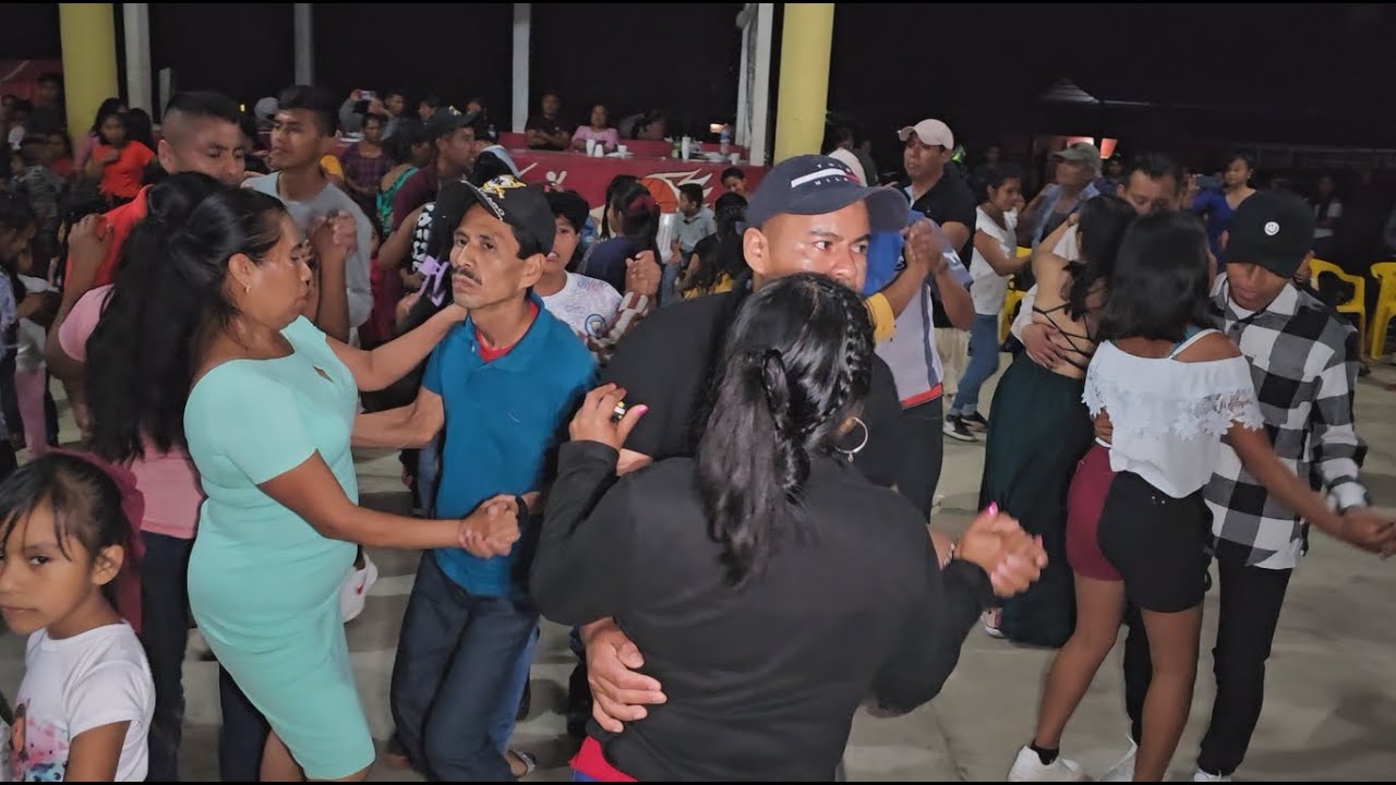 BAILE EN BARRANCA SECA CHILCHOTLA, OAXACA CON KANDELA SHOW