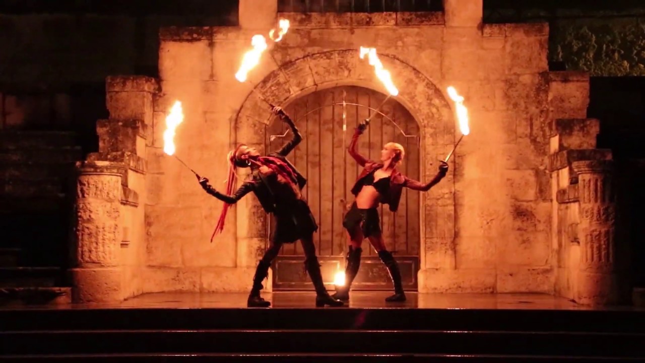 Spectacle de feu - duo de danse avec le feu - Gwam The Artists