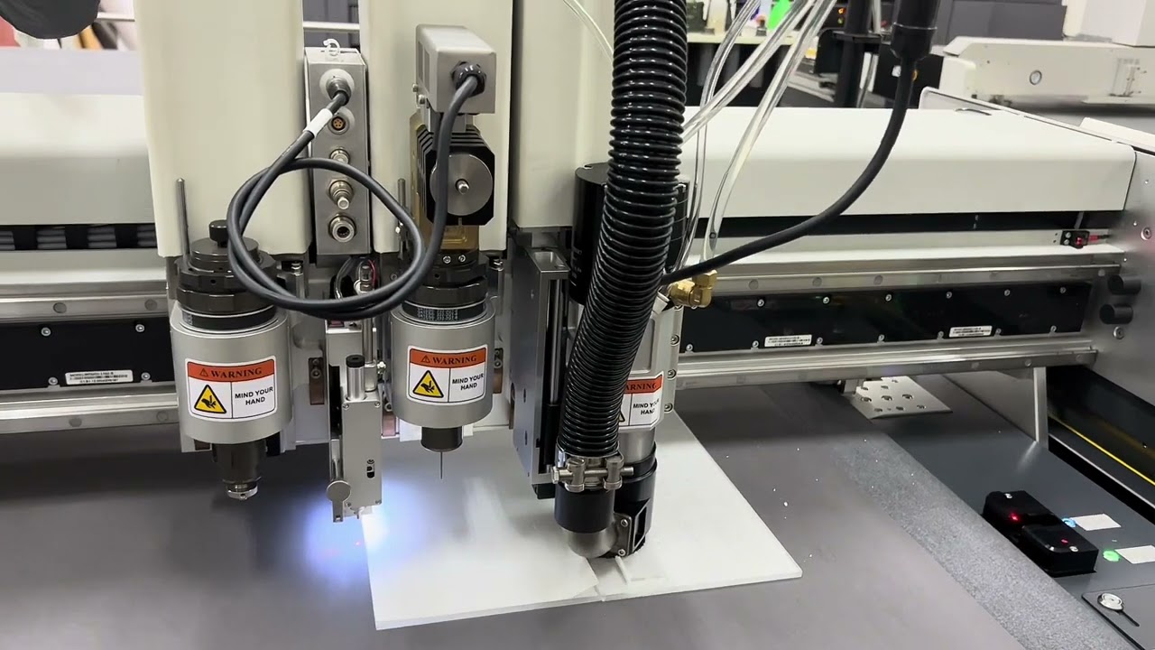 Mesa de Corte IECHO SK2 - Router cortando acrilico
