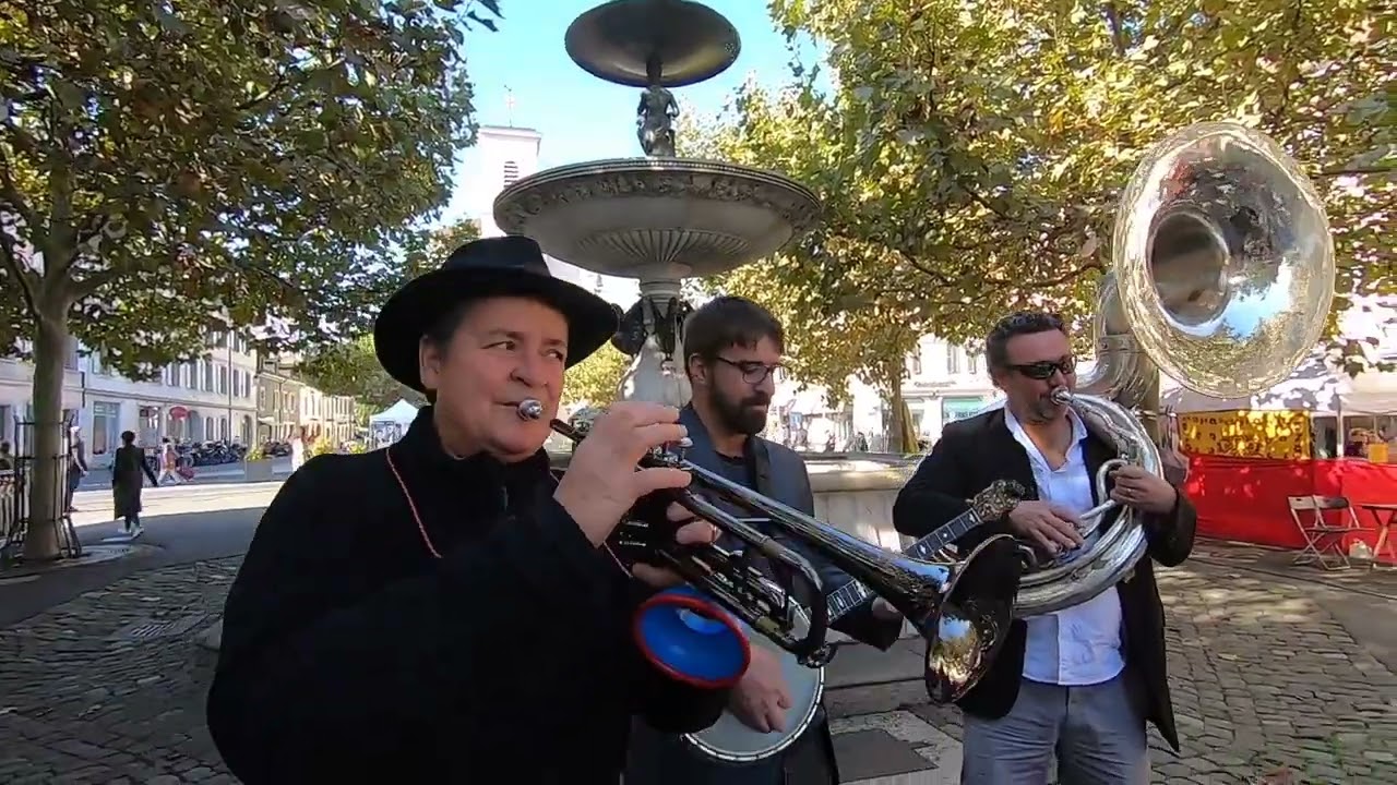 Le marché au son du carillon de Carouge