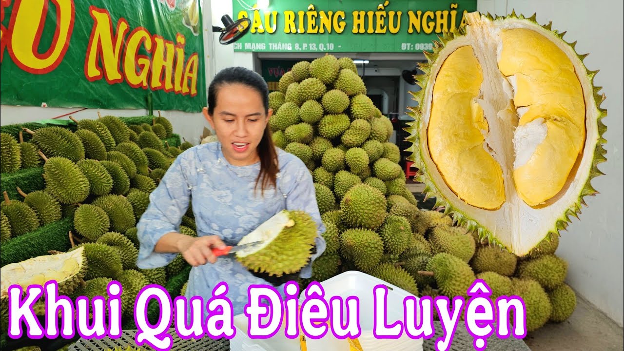 Bà Chủ Hôm Nay Diện Áo Bà Ba Nhìn Không Ra Khui Sầu Riêng Điêu Luyện.