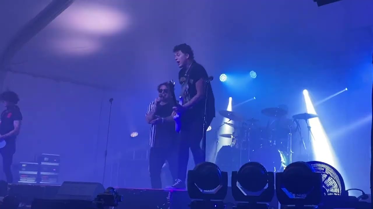 Asking Alexandria - Run Free (Live Mexico City 2022)