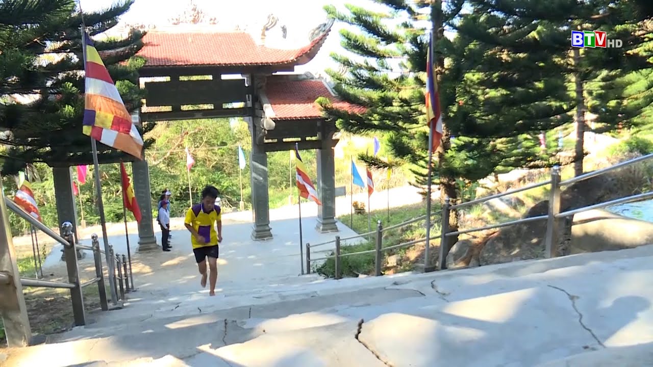 [BTV] - Sức hấp dẫn hội thi leo núi Tà Cú