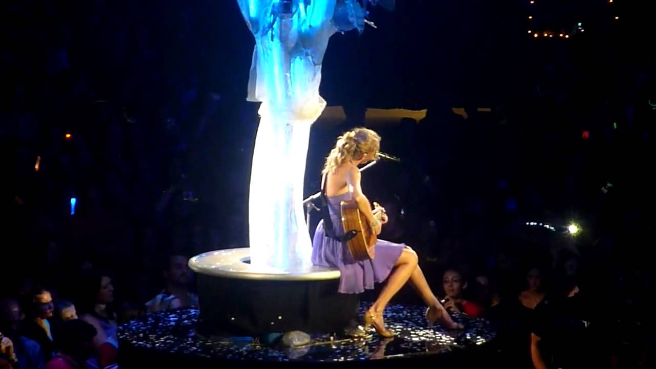 Taylor Swift - Cowboy Take Me Away (Dixie Chicks cover) - Speak Now Tour 2011 @ Prudential