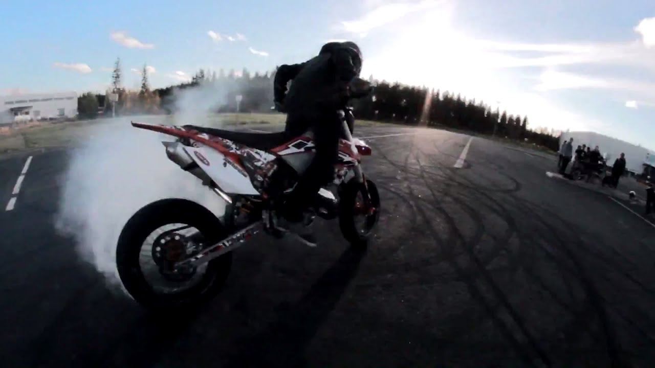 NONAMEBOMBERS - KTM 125 Stuntriding On The Limits