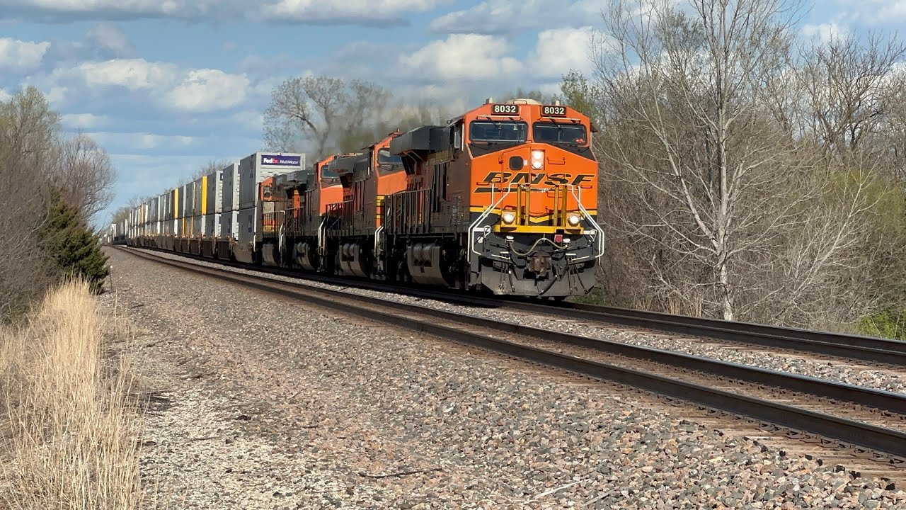 Spring 2025 60-70MPH BNSF intermodal compilation! | 22 TRAINS & 2 MEETS!