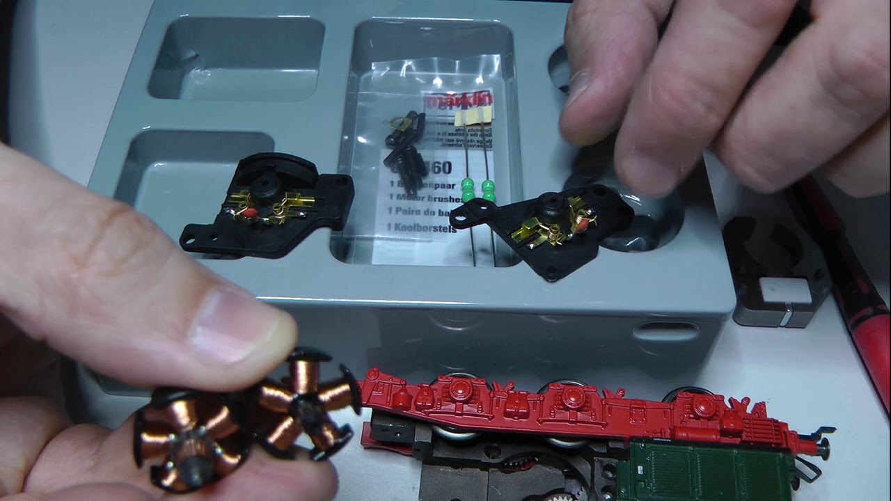 Modellbahn-Tutorials.de - Folge1: Einbau Märklin Hochleistungsantrieb 60944 in Märklin Krokodil 3335