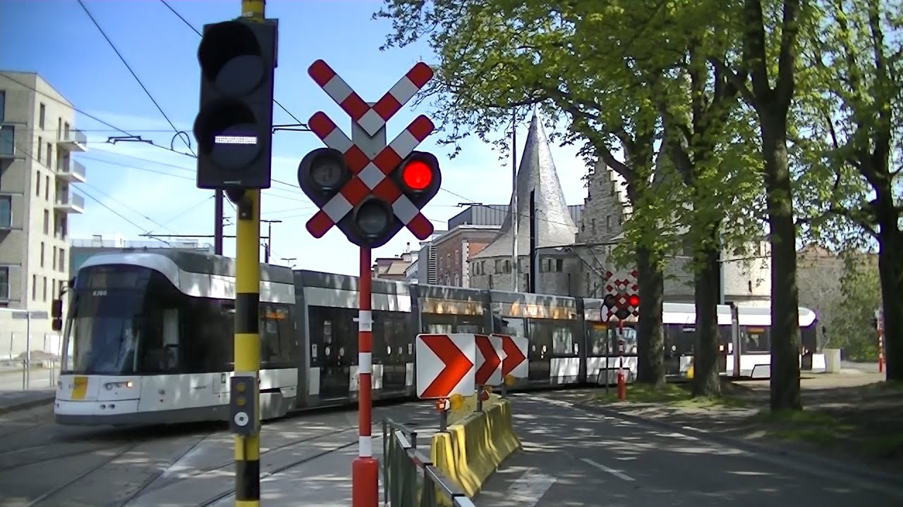Spoorwegovergang Gent (B) // Railroad crossing // Passage à niveau