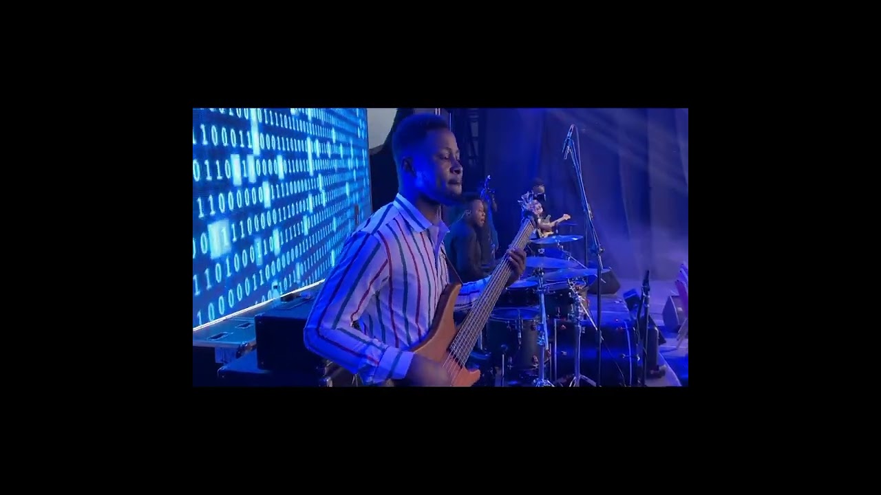 Hot praise AT @mercy_chinwo concert Lomé.