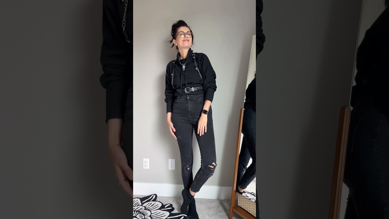 How to distress your jeans, a simple DIY #ootd #altmom #diy #elderemo