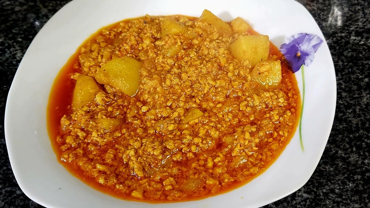 chicken mince with potatoes curry recipe | aloo keema recipe 