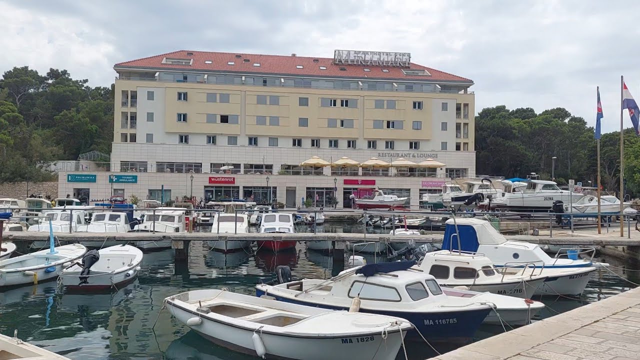 Makarska, 26.6.2024.g.  Početak sezone.  Nema gužve