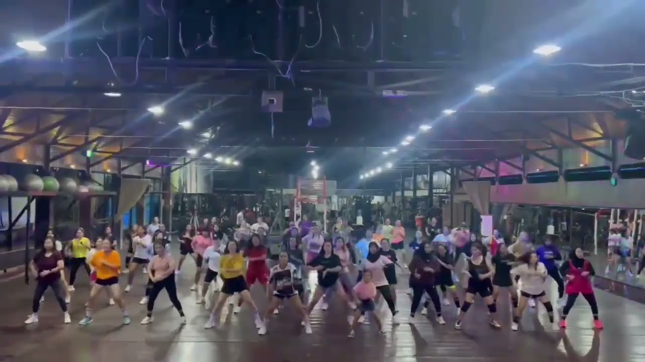 MASHUP-Cinta ka tidak||dance fitness||Coreo by Dina mozza #zumbaindonesia #dance