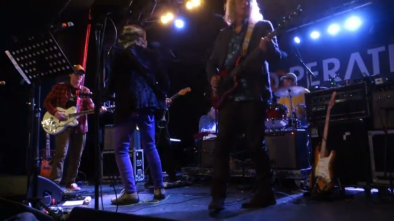 Let The Rope Hold Cassie Lee - Minus 5 at Snow Station Vads&oslash;