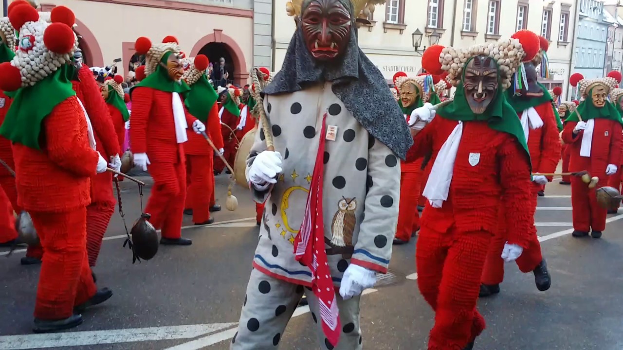 Stadtmusik Elzach am Narradag Sonntag auf dem Friedrichsplatz