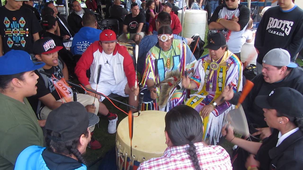 Grand Entry 5 drums @ Toronto Powwow 2016 Saturday evening