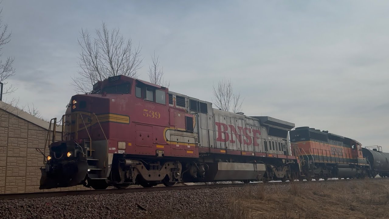 BNSF 539 & 1842