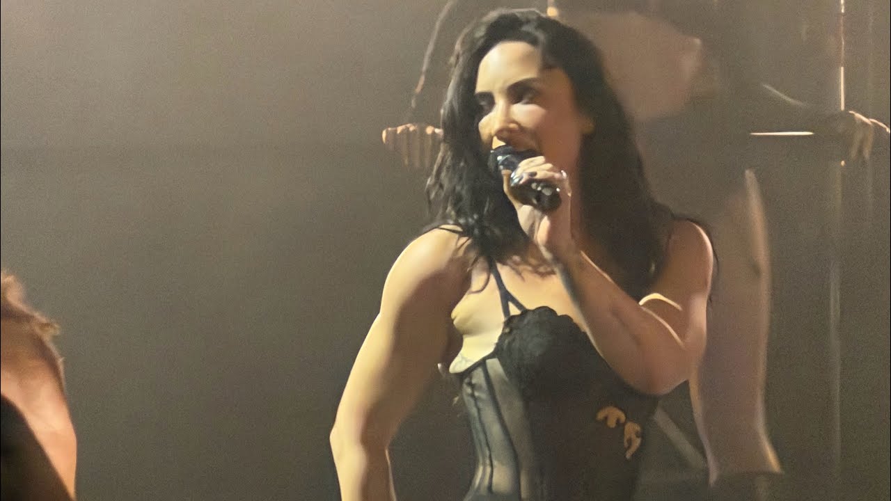 Demi Lovato - Cool for the Summer @ Hollywood Palladium