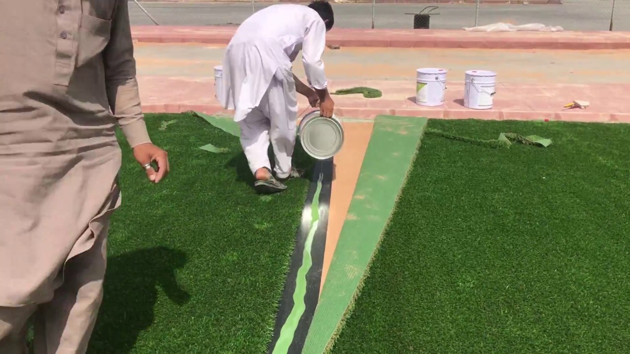 تركيب العشب الصناعي | كيفية تركيب الحديقة الاصطناعية | تركيب العشب الصناعي على البلاط