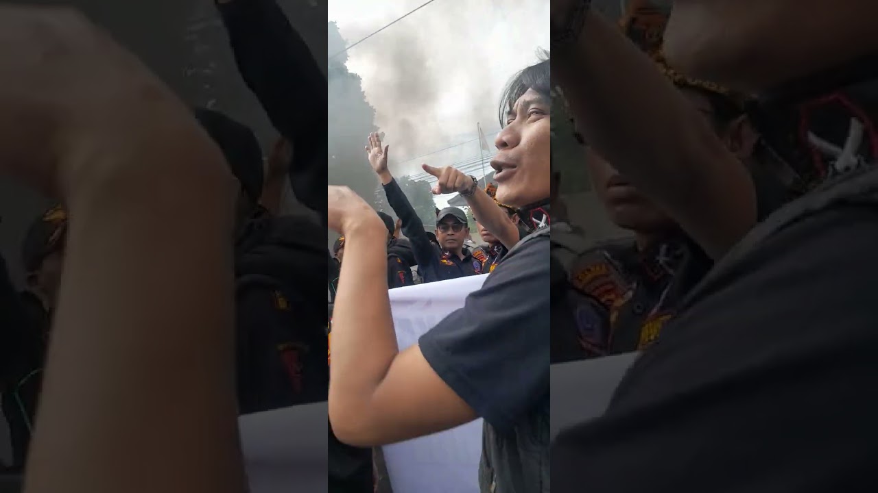 Demo kades korup(Cihideung hilir Kc Cidahu Kb Kuningan)