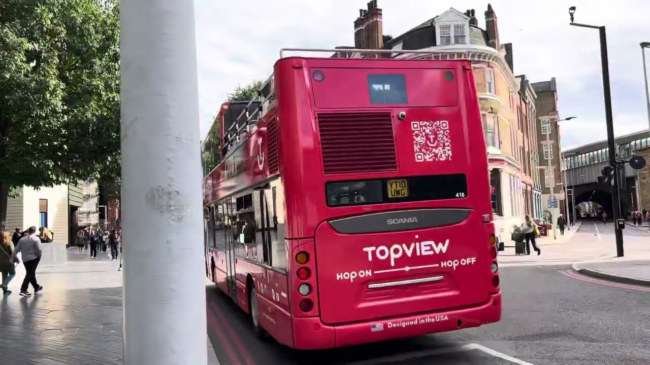 TOP VIEW LONDON BUS ON THE SIGHTSEEING SERVICE PASSING THROUGH LONDON BRIDGE STATION