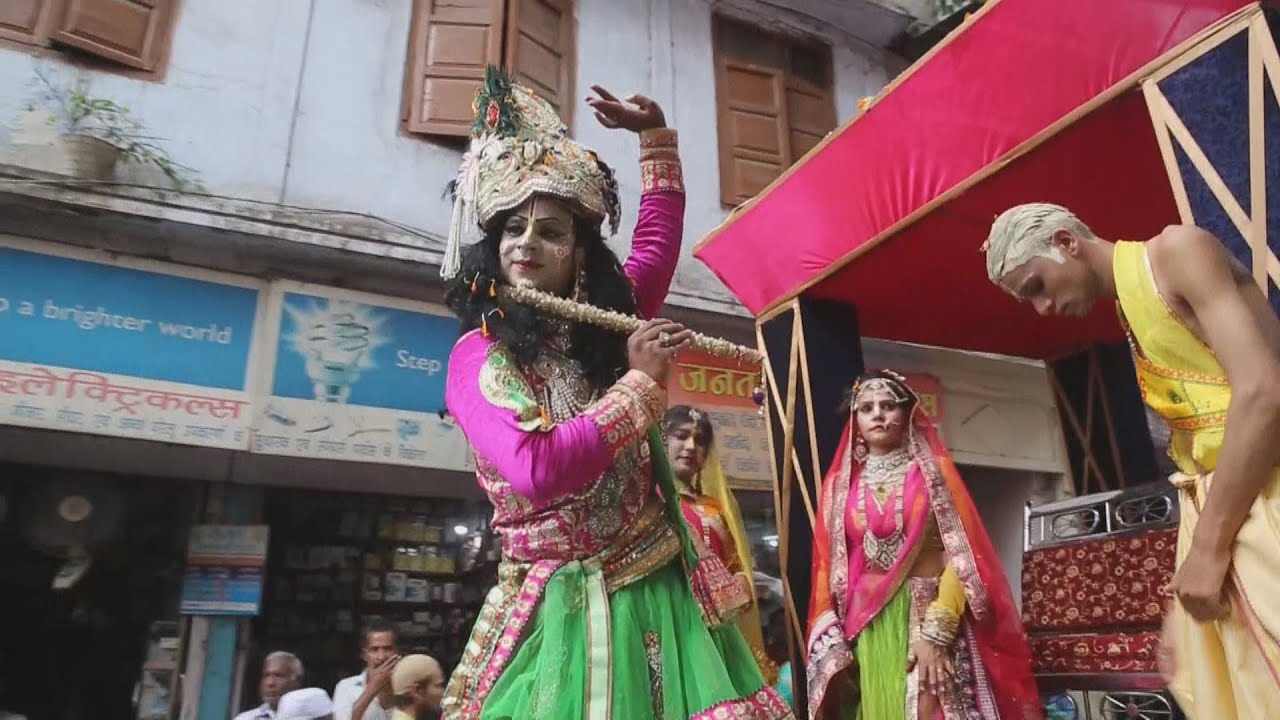 Índia comemora nas ruas o nascimento do Deus Krishna