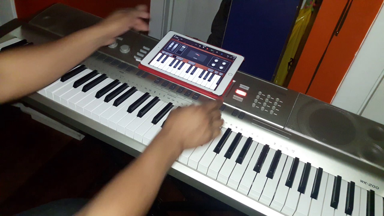 Como usar un iPad como piano pads oh strings y como tener un fondo musical con un piano y un pedal