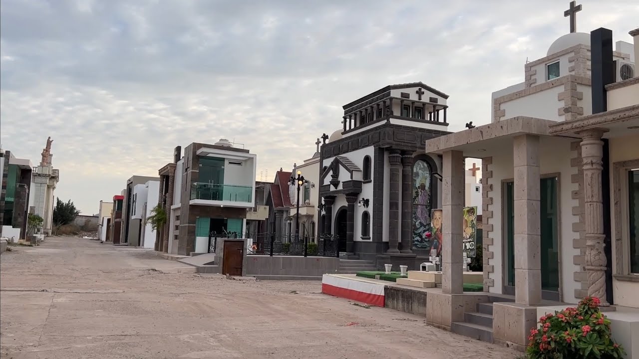 Así Es El Panteón Mas Lujoso De Mexico Jardines Del Humaya