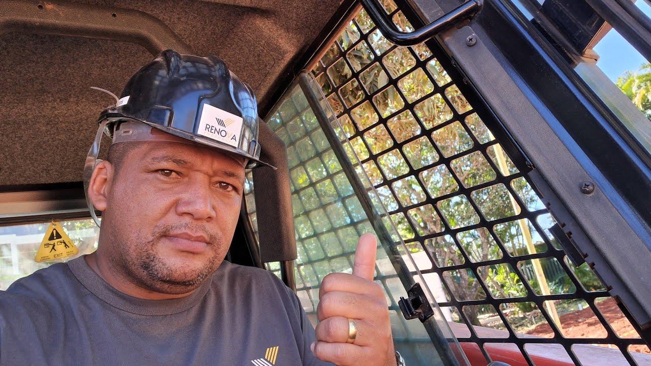 como tirar e colocar um implemento da Bobcat manitou da versão 1650R