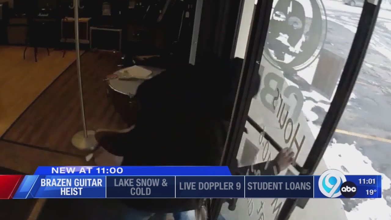 Bold guitar theft caught on camera