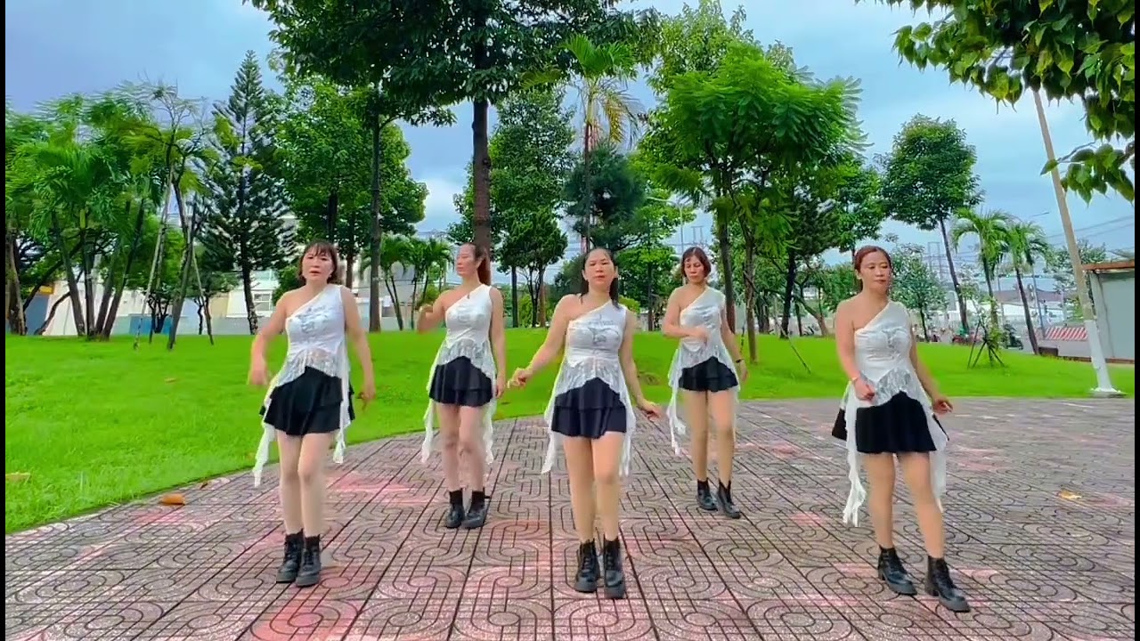 Lan Vũ 💃💃QUÊN NGƯỜI ĐÃ QUÁ YÊU REMIX. Zumba