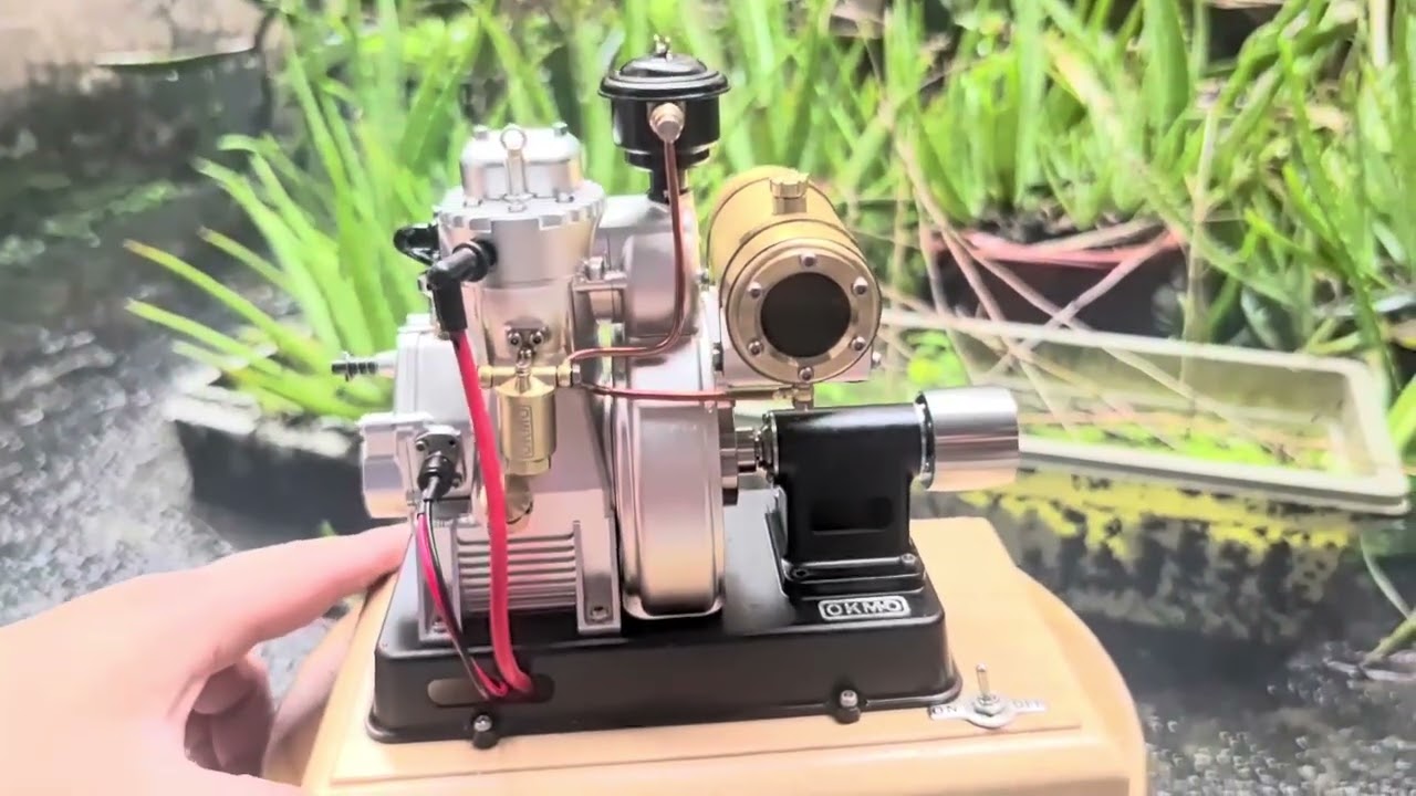 This Tiny 185 Gas Engine Is INSANELY SATISFYING! | RETROL x OKMO Vintage Tractor Engine Build
