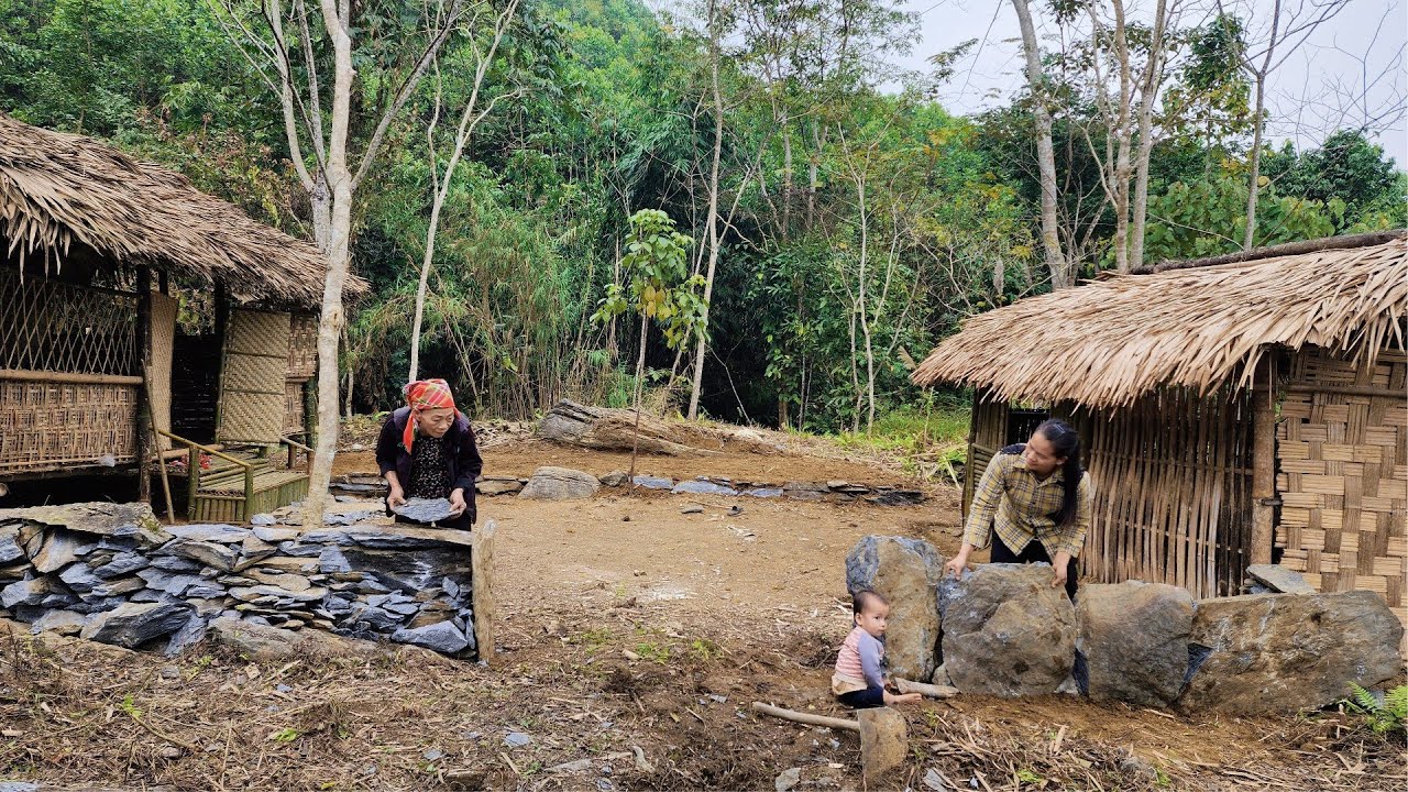 Building a Stone Fence with an 80-Year-Old Homeless Woman - A Self-Sufficient Life in the Forest