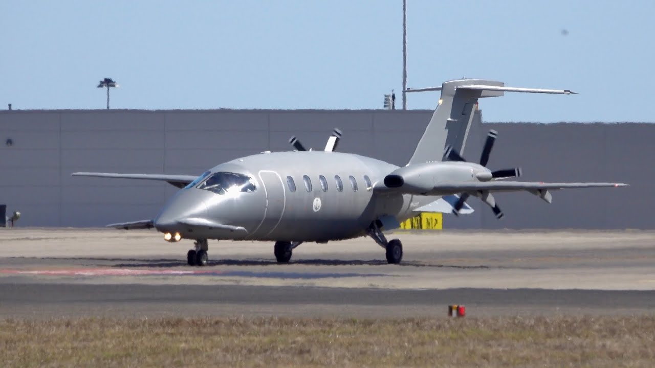 Italian Navy Piaggio P180AM Avanti at Lisbon Airport