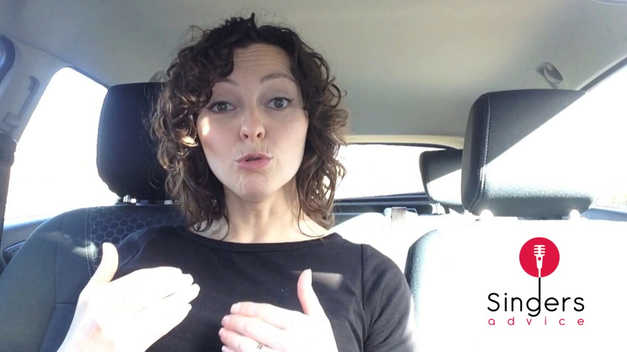 Singing with a cold or sore throat // Singers Advice Tips on the road