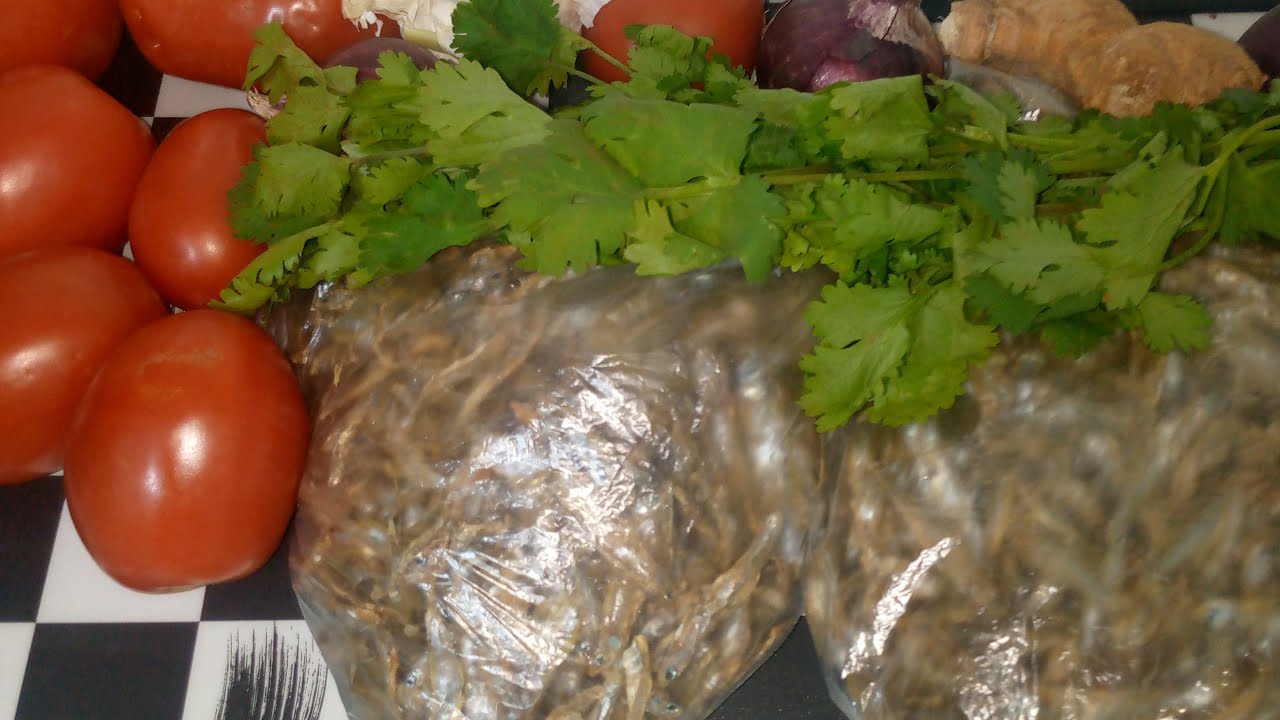 happy Sunday evening.Lets cook some omena for supper.cooking in progress