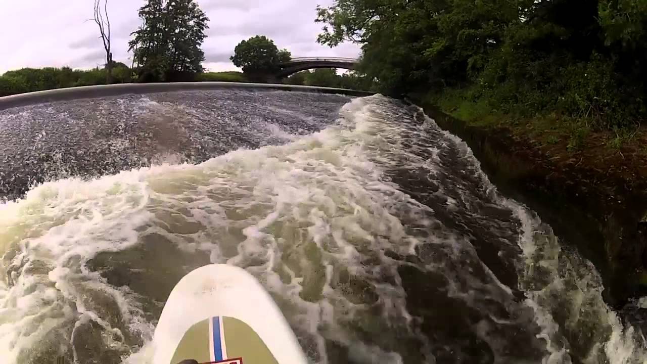 SUP Surfing at Bevere Weir