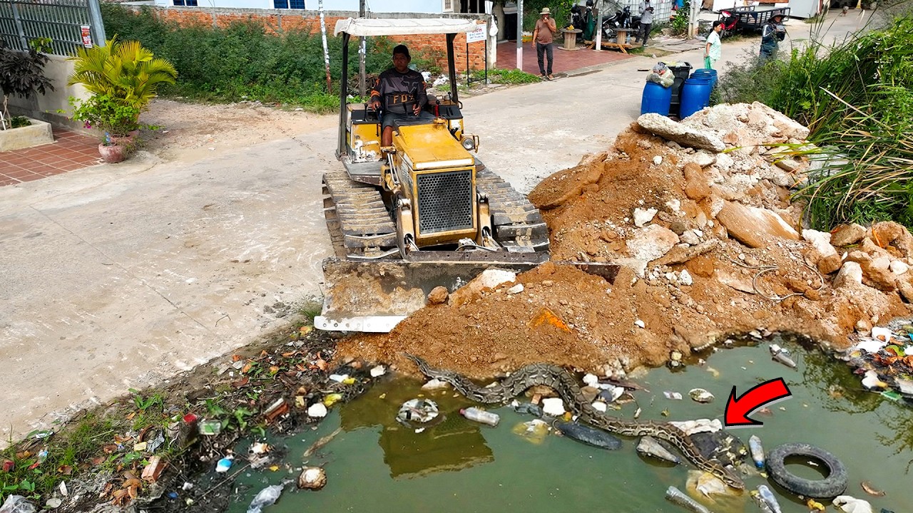 Start Opening a New Project! LANDFILL Delete Garbage Pond Using Strong Dozer Push Stone with Trucks