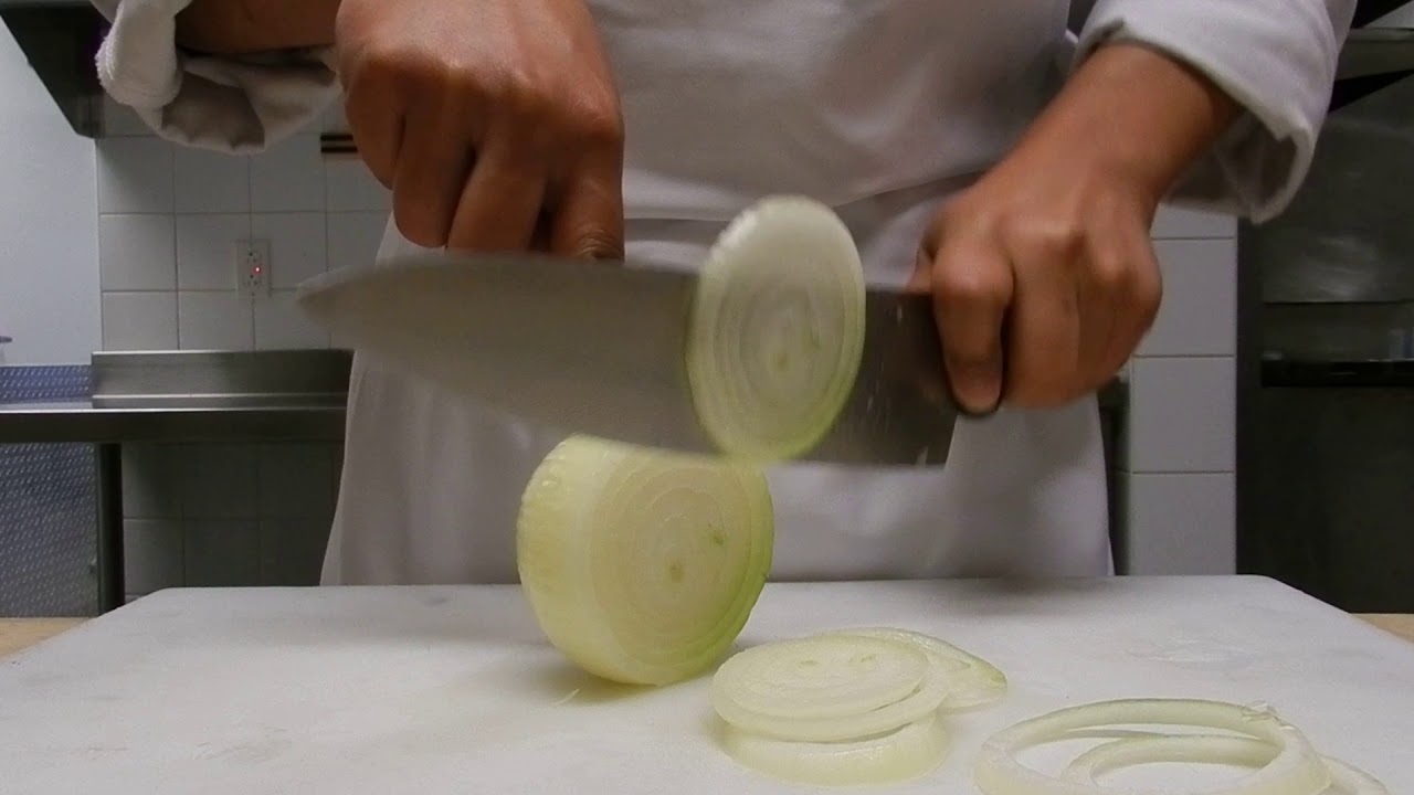 A safe way to cut onion rings