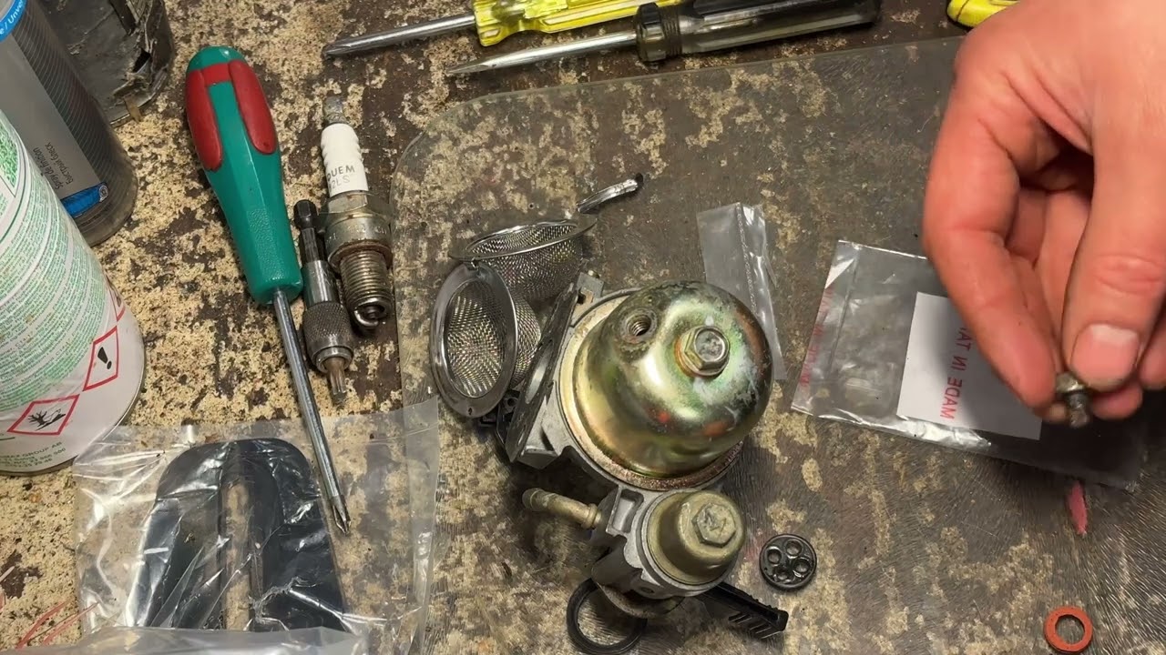Honda HS522. Rengöring av förgasaren. Video #1