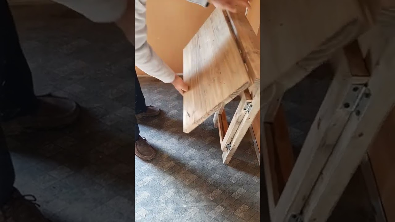 Folding table