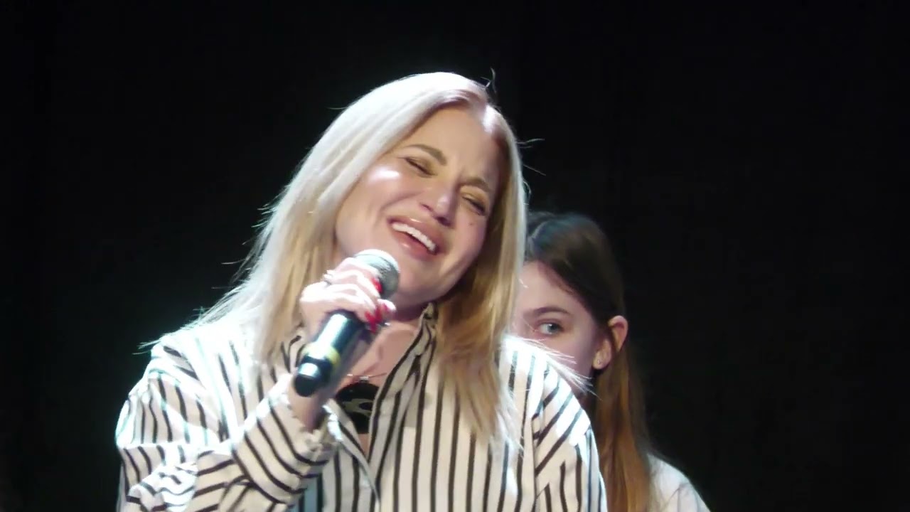 Nadine - No Potho Reposare (Live in Canada with the French Acadian CAHM students of Clair)